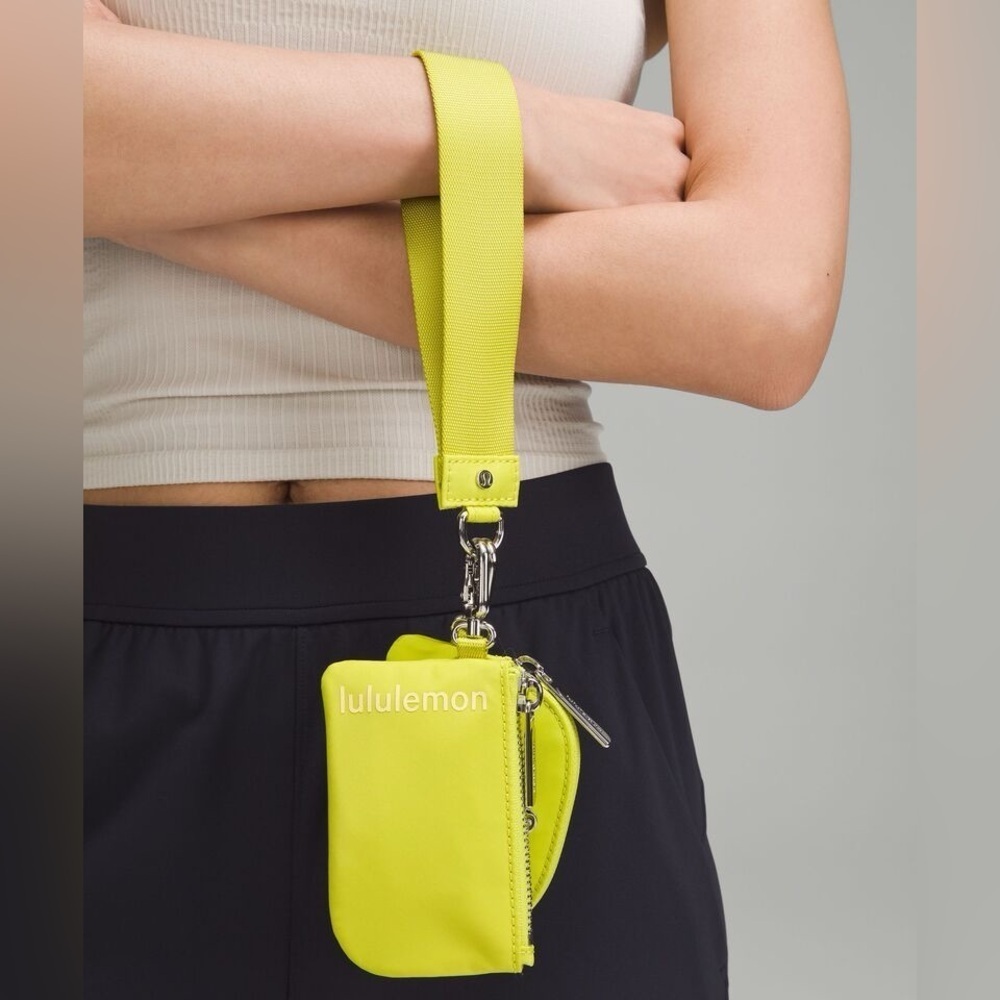 2🆕💛 Lululemon Dual Pouch Wristlet - Yellow Serpentine  Washed Yellow